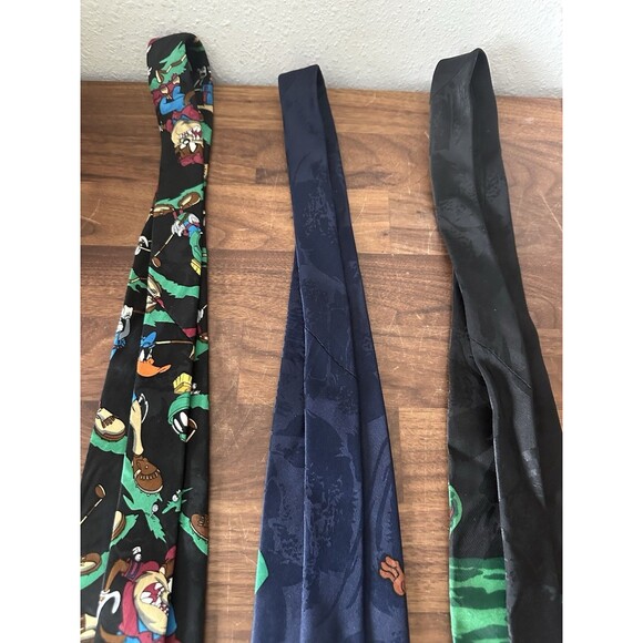 Lot Of 3 Looney Tunes Mania Businesswear Ties Taz Bugs Bunny VTG Golf Football - Picture 4 of 11